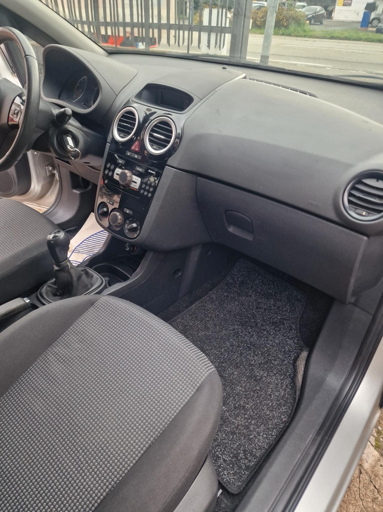 Opel Corsa 1.2 5 porte Club