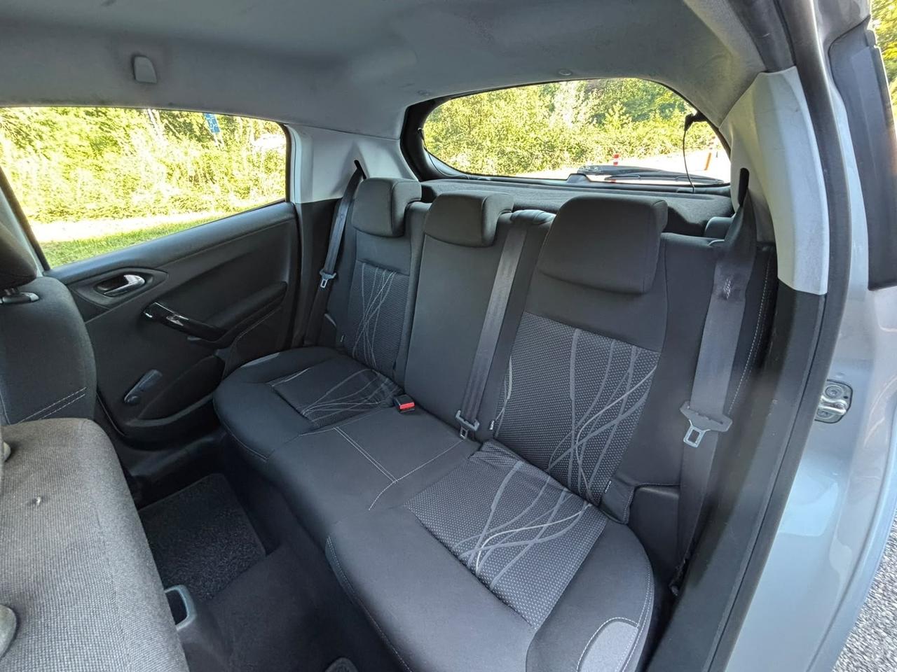 Peugeot 208 1.4 HDi 68 CV 5 porte Allure