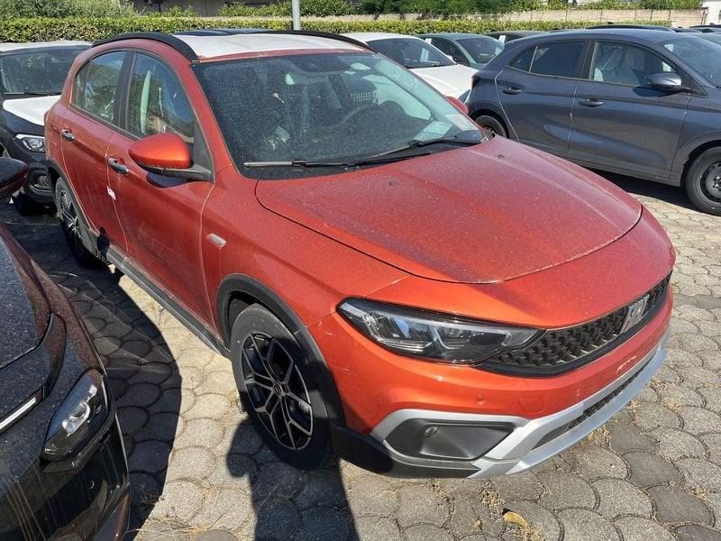 FIAT Tipo 1.5 Hybrid DCT 5 porte Cross