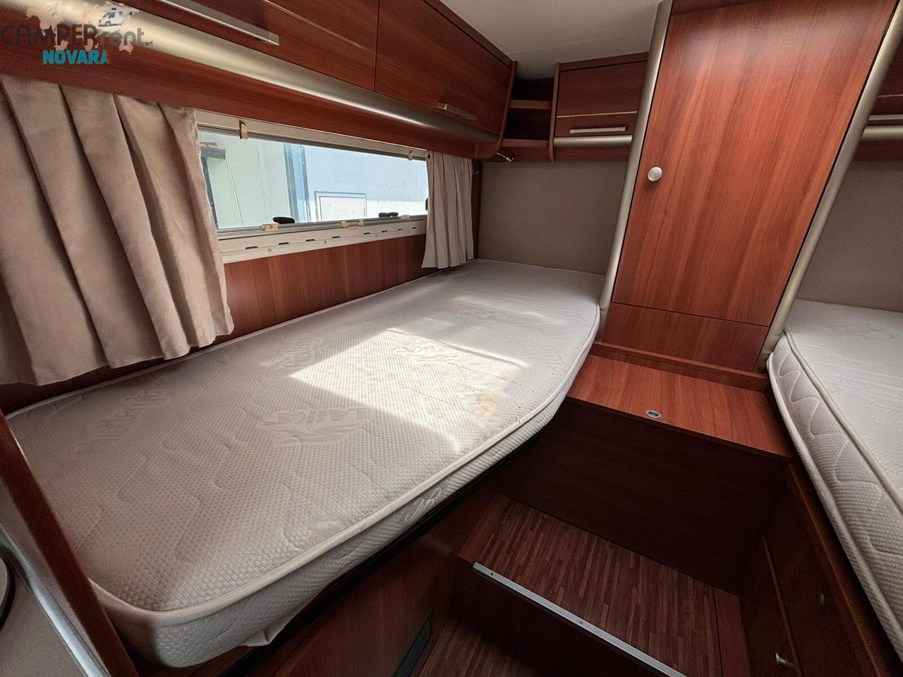 LAIKA X650 R - SEMINTEGRALE CON LETTI GEMELLI IN CODA ED AMPIO GARAGE