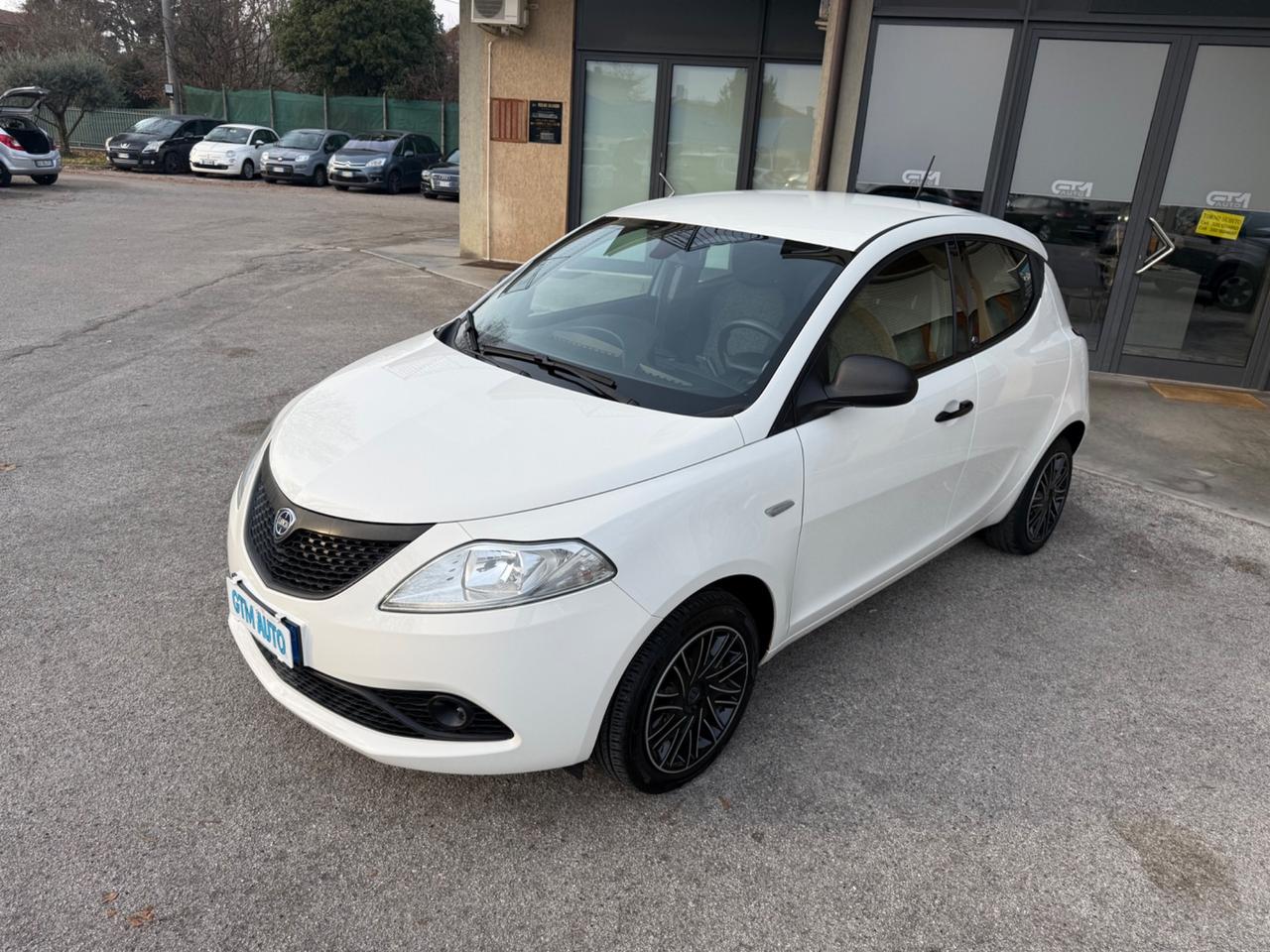 Lancia Ypsilon 1.2 69 CV 5 porte GPL-Neopatentati