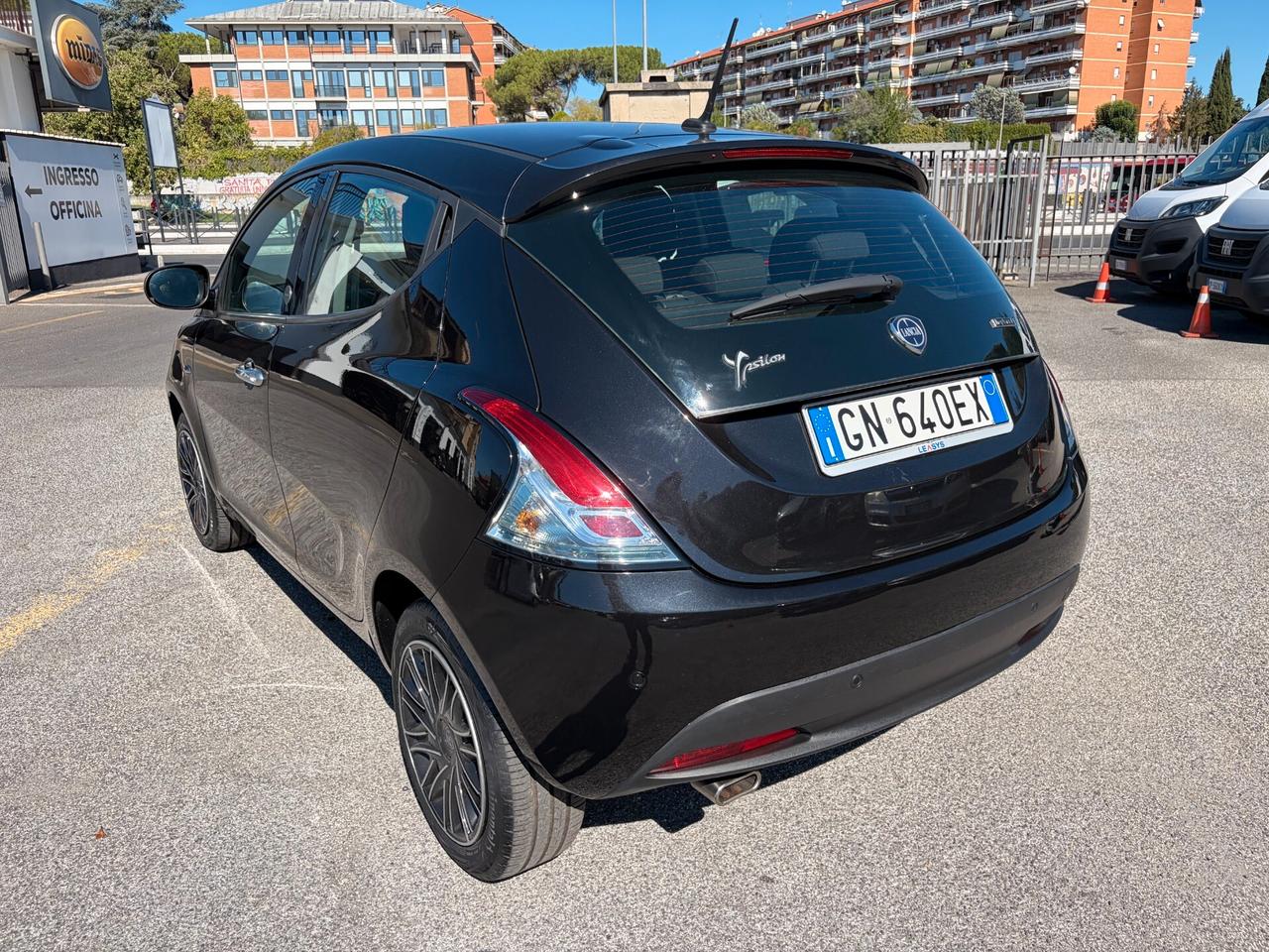 Lancia Ypsilon 1.0 FireFly 5 porte S&S Hybrid Gold