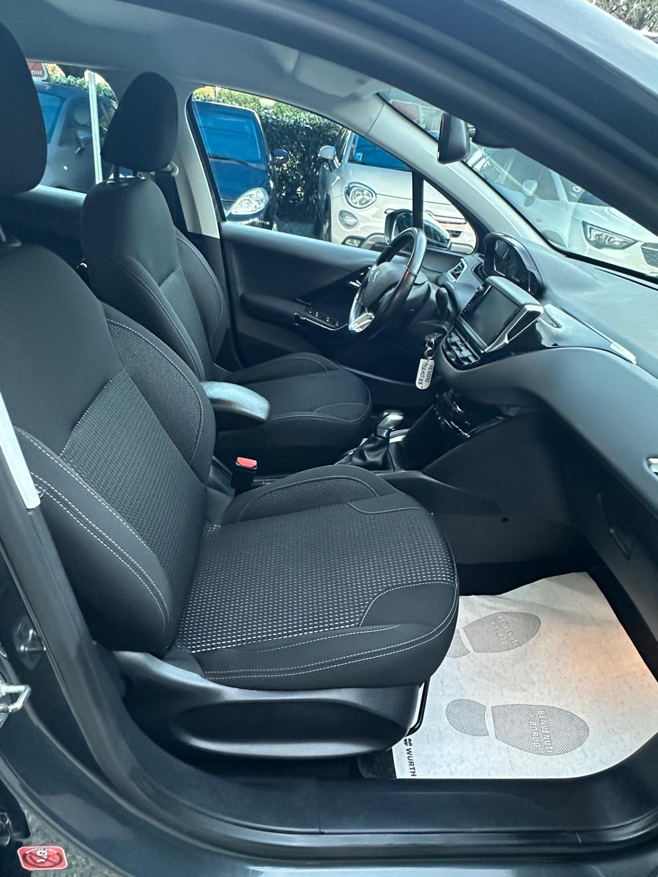 Peugeot 208 PureTech 82 5 porte Allure