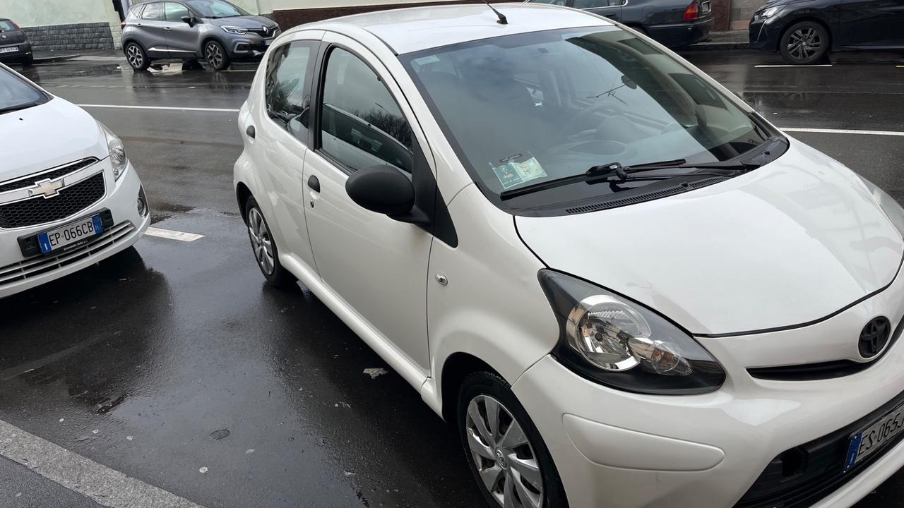 Toyota Aygo 1.0 12V VVT-i 5 porte Active Connect