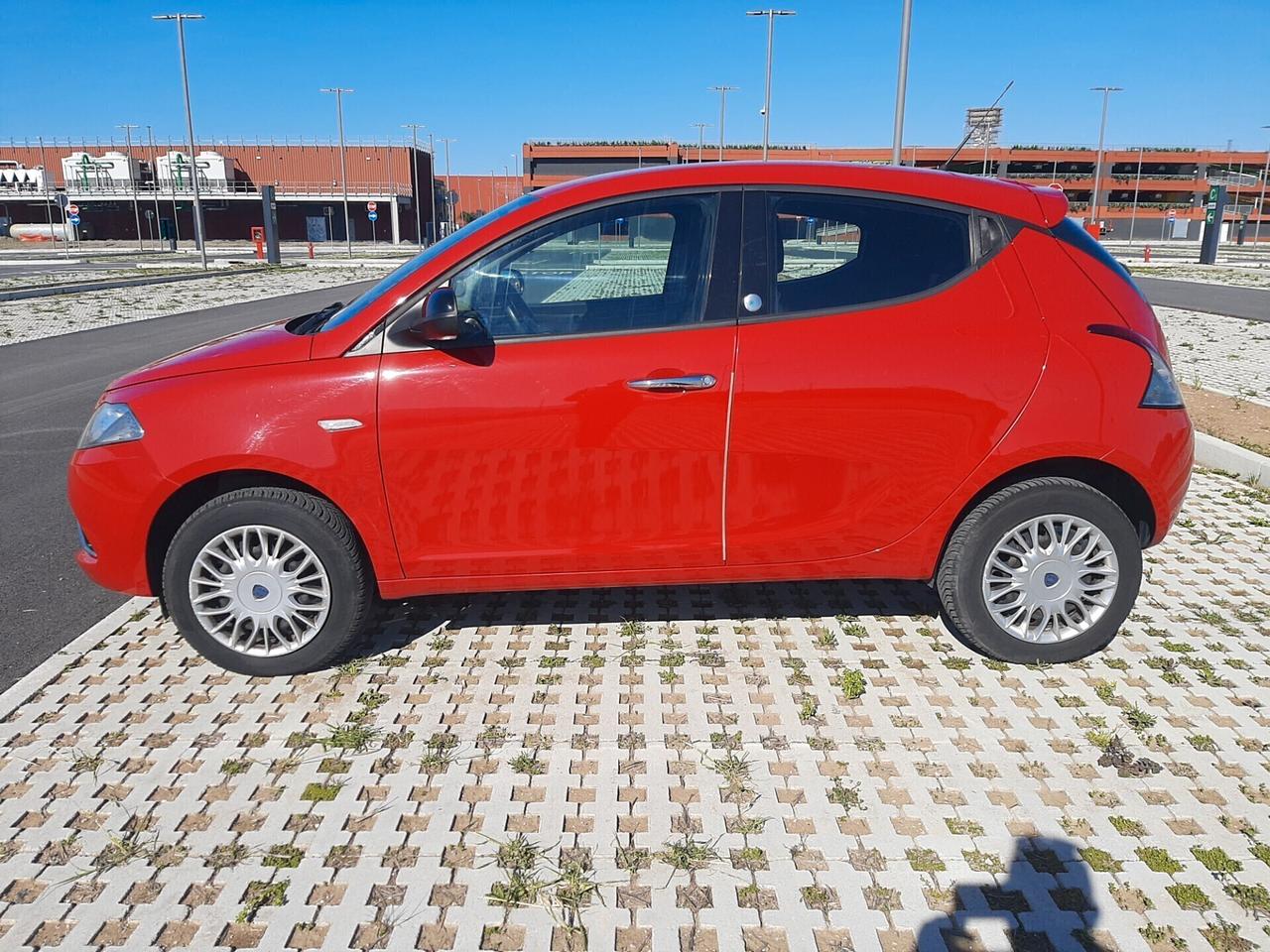 Lancia Ypsilon 0.9 TwinAir 85 CV 5 porte Metano Ecochic Gold