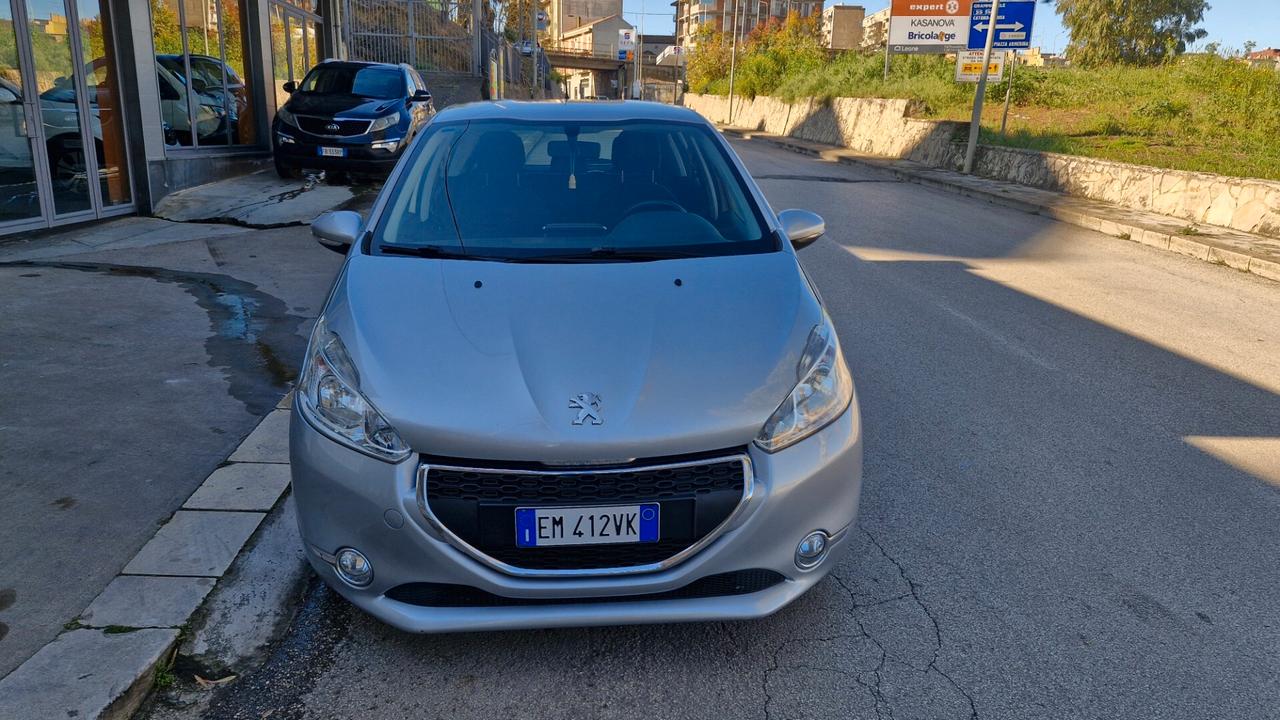 Peugeot 208 1.4 HDi 68 CV 5 porte Allure