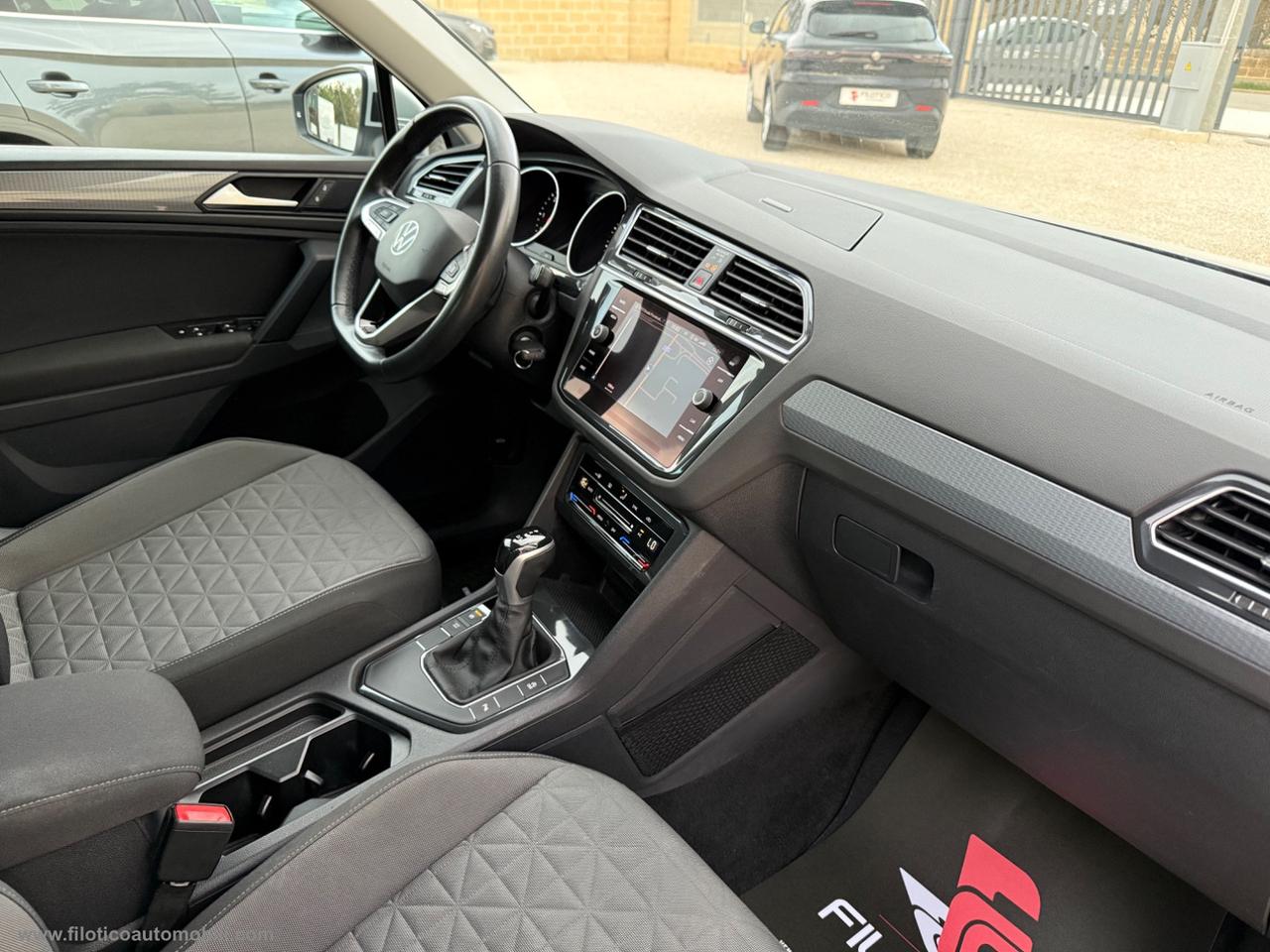 VOLKSWAGEN Tiguan 2.0 TDI 150CV SCR DSG Life TELECAMERA - FARI LED -FULL