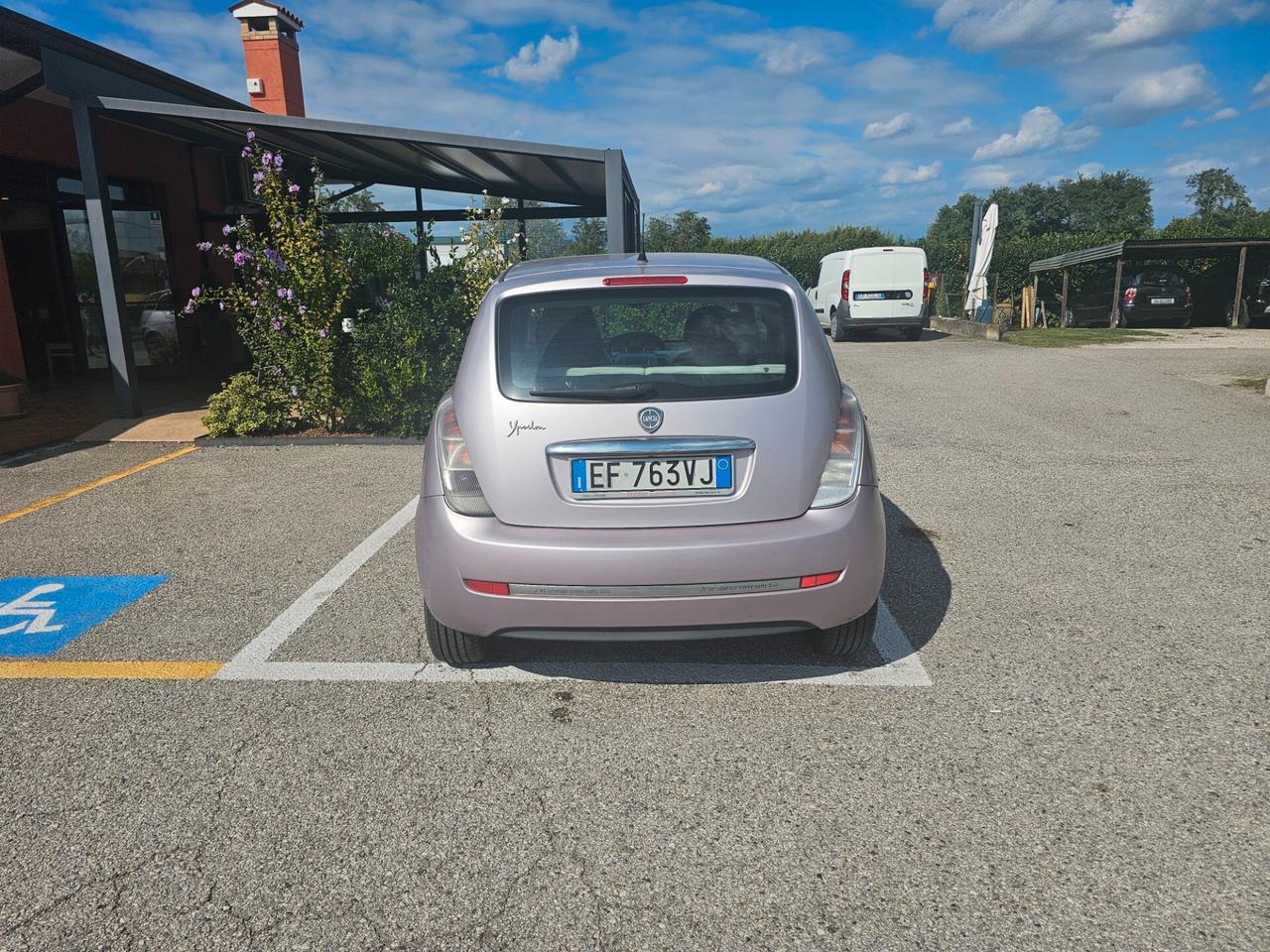 Lancia Ypsilon 1.3 MJT 75 CV Unyca