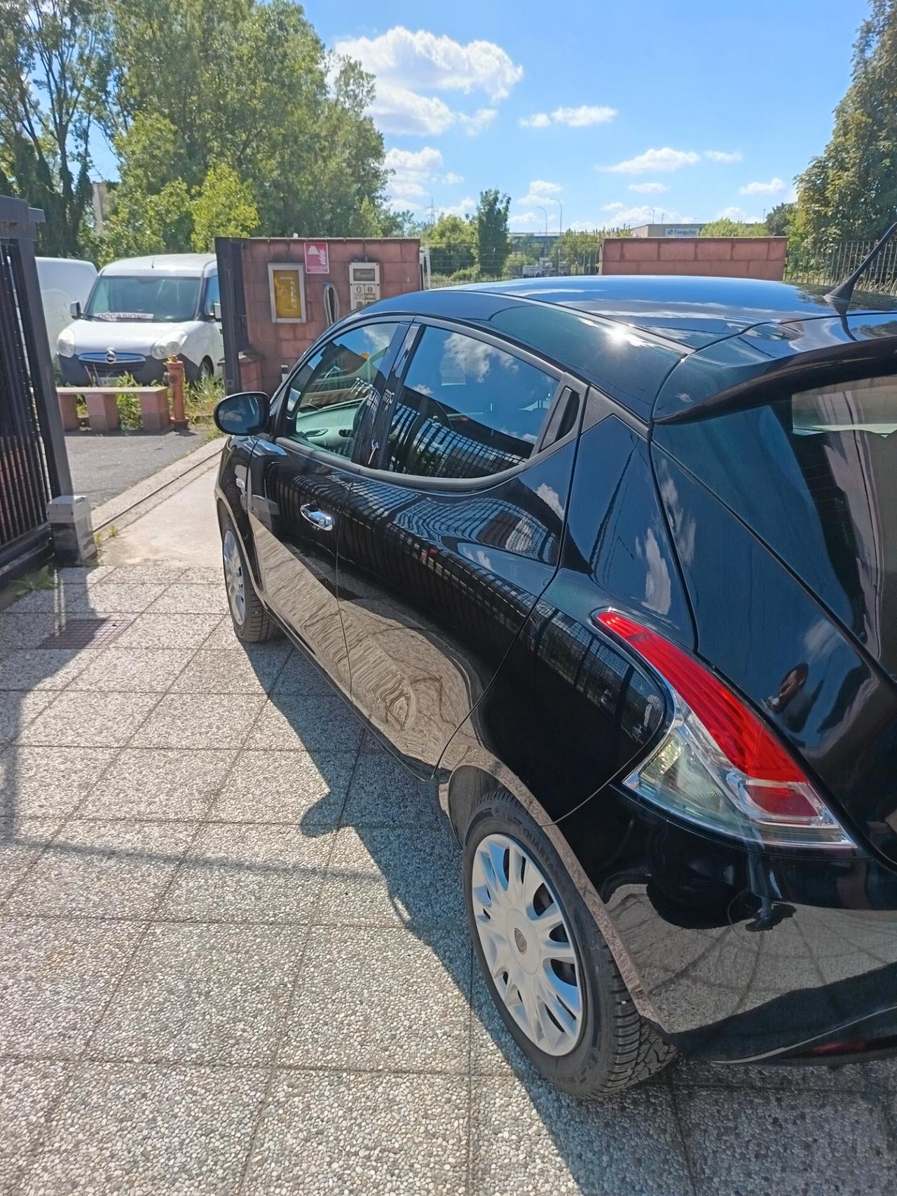 Lancia Ypsilon 1.2 69 CV 5 porte Gold
