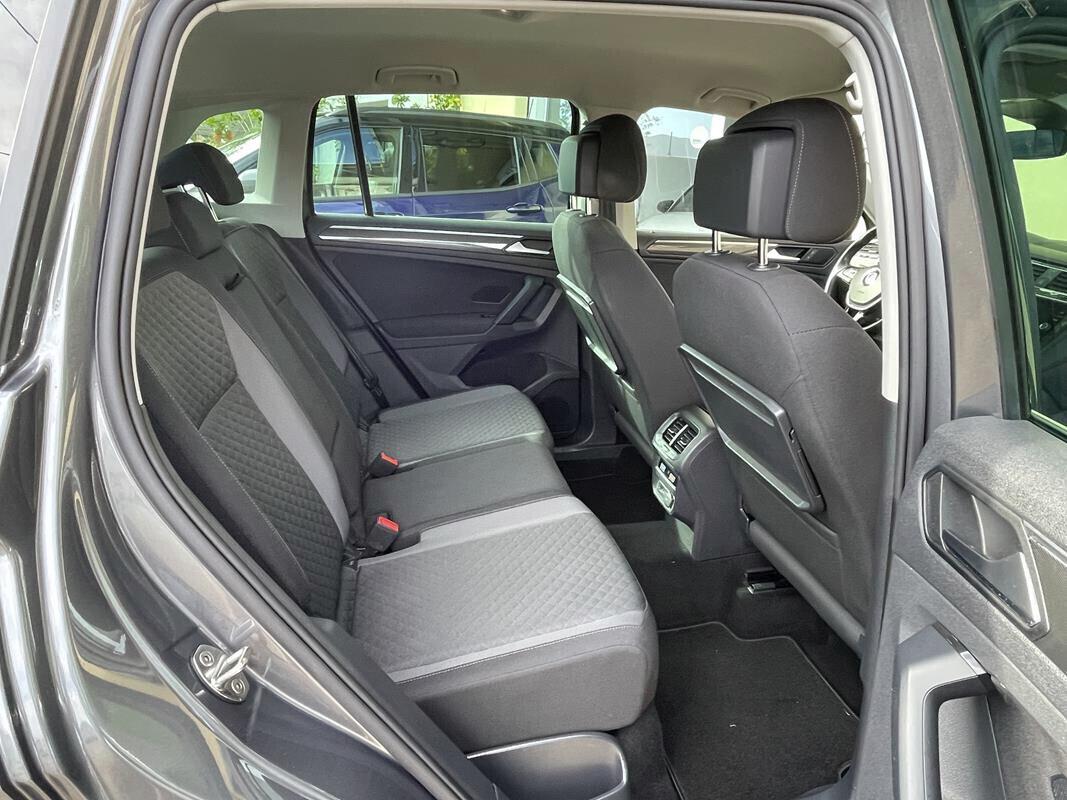 Volkswagen Tiguan 1.6 TDI R Line Sport "Cerchi 19 - Fari Full Led Stop a Quadro digitale"