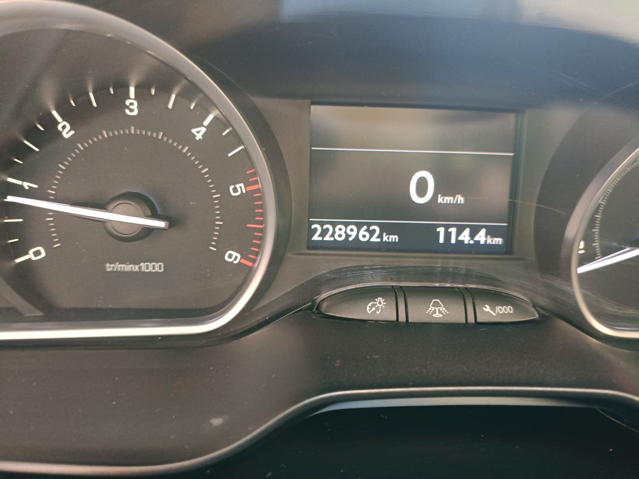 PEUGEOT 208 1.4 HDI-NEOPATENTATI-UNIPRO-Euro5890Euro