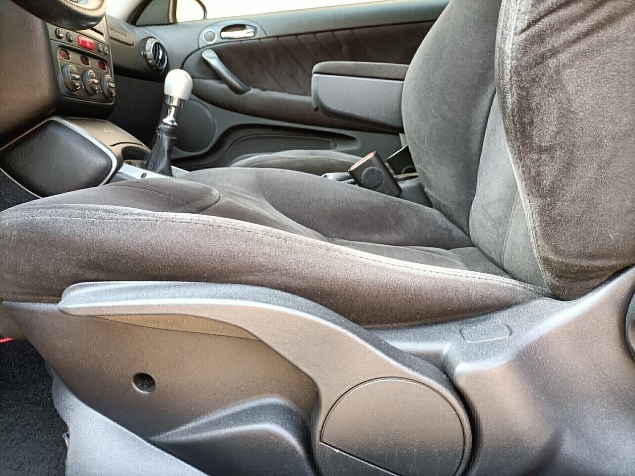 Alfa Romeo GT 1.9 JTDM 16V Distinctive