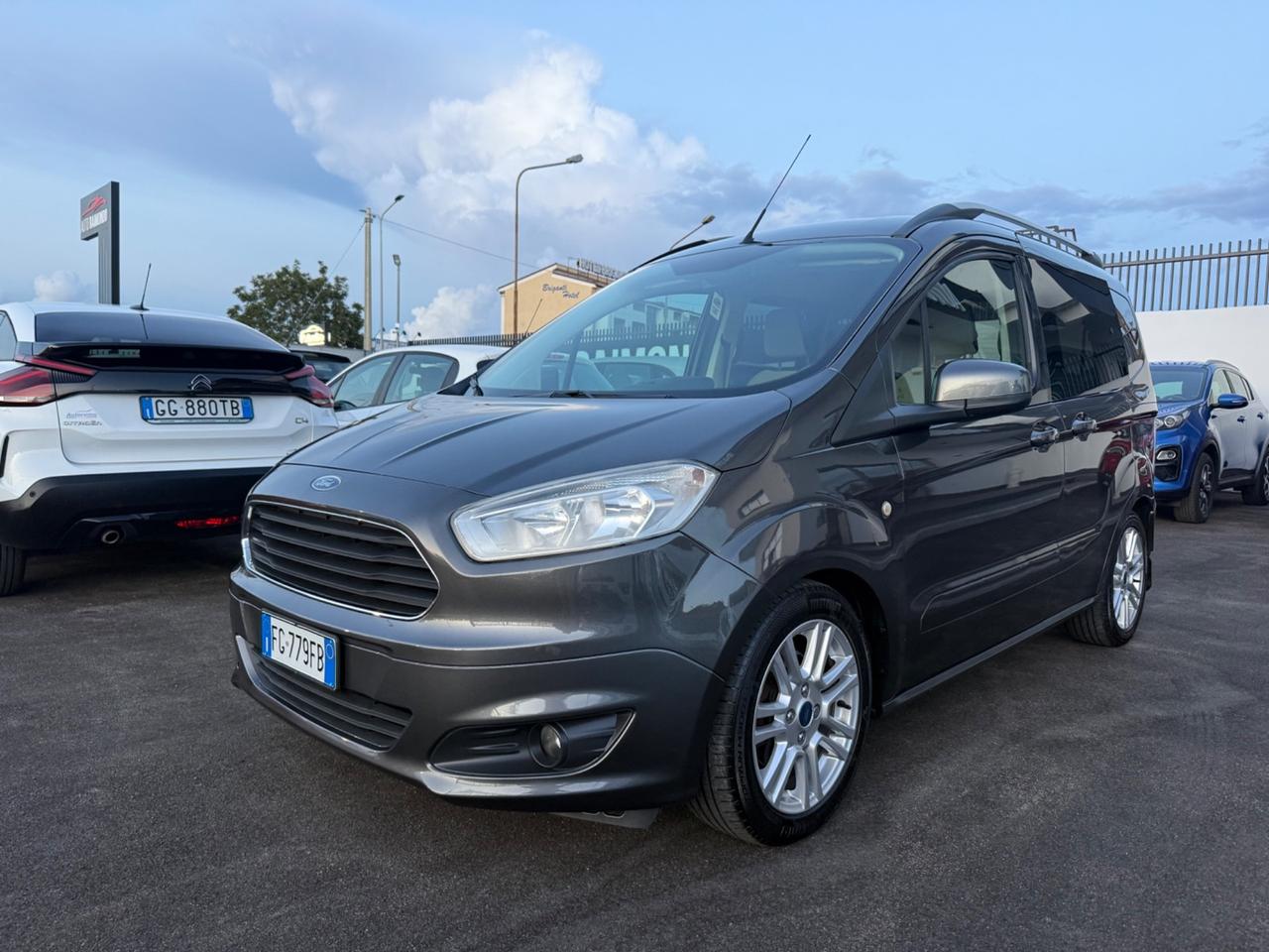 Ford Tourneo Courier 1.5 TDCI 75 CV Titanium
