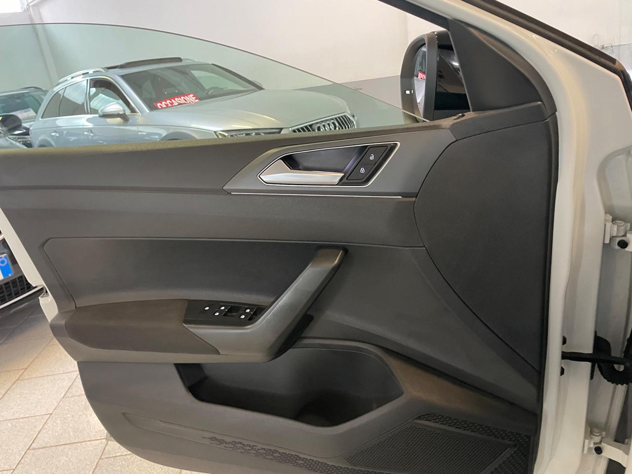 Volkswagen Taigo 1.0 TSI 115 CV DSG R-Line Telecamera Keyless