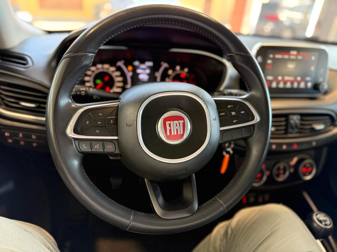 Fiat Tipo 1.6 Mjt con carrello rimorchio
