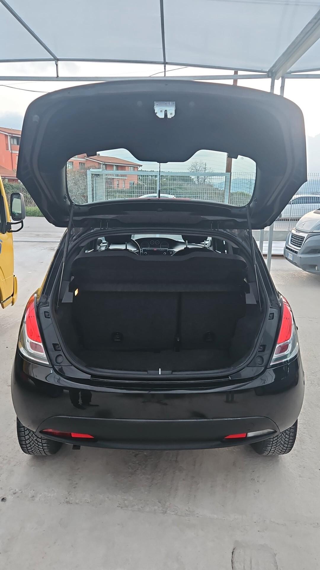 Lancia Ypsilon 1.2 69 CV 5 porte S&S Platinum