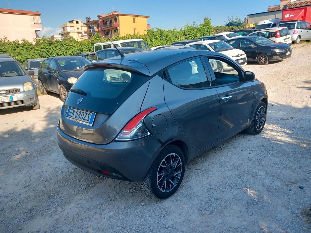 Lancia Ypsilon 1.3 MJT 75 CV Unyca
