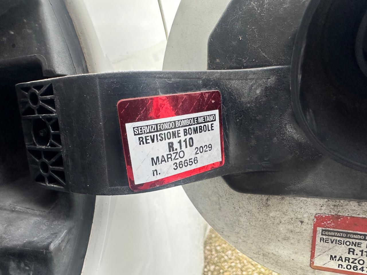 Lancia Ypsilon 0.9 TwinAir 85 CV 5 porte Metano Ecochic Gold