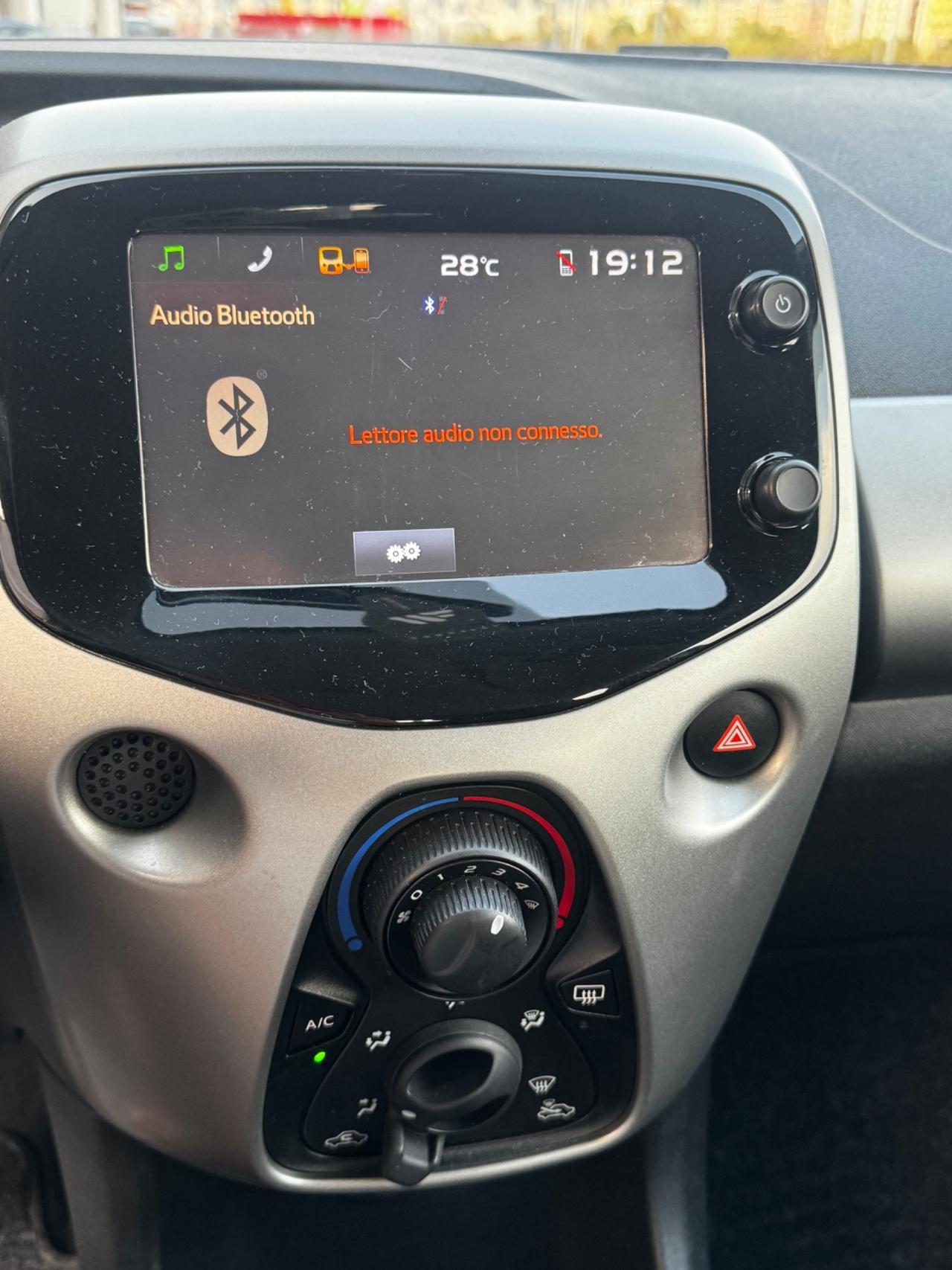 Peugeot 108 VTi 68 5 porte Allure TOP! 2015 30.000km