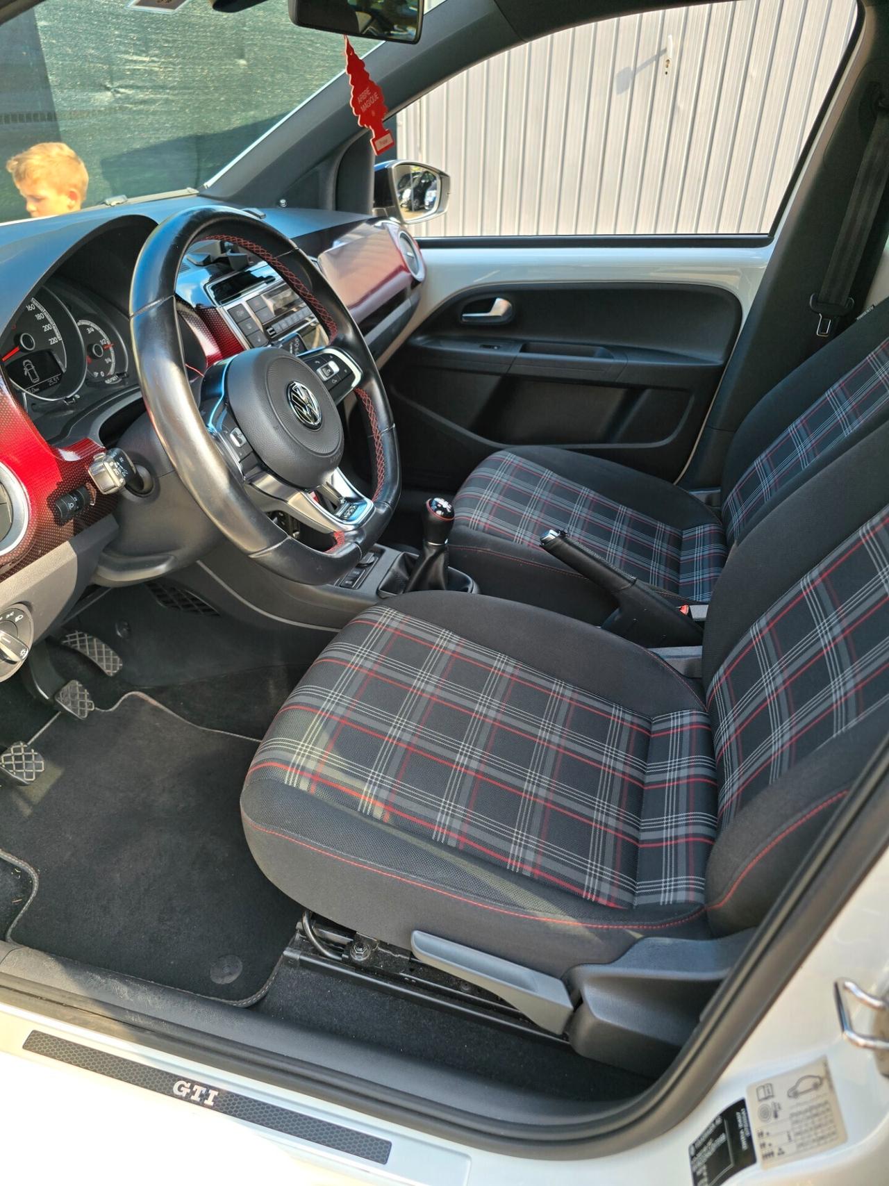 Volkswagen up! 1.0 GTI 116cv