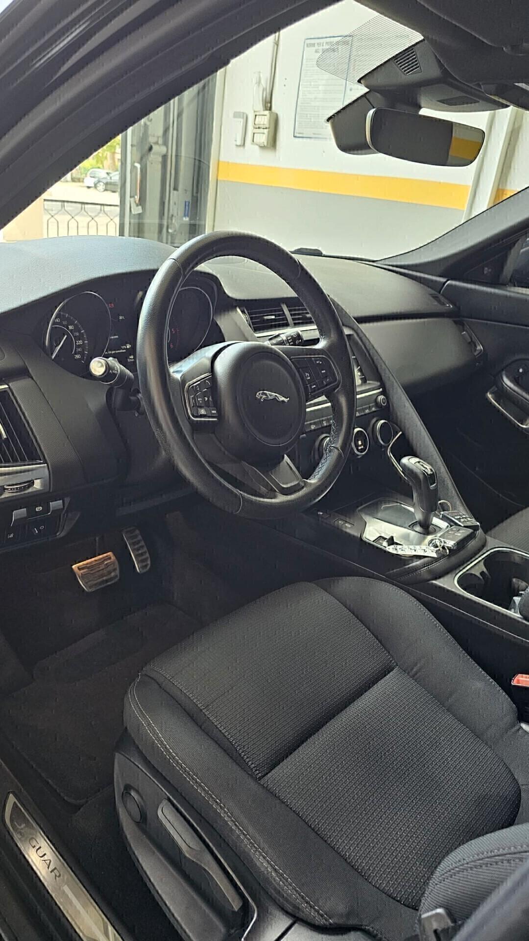 Jaguar E-Pace 2020 R-Dynamic HSE