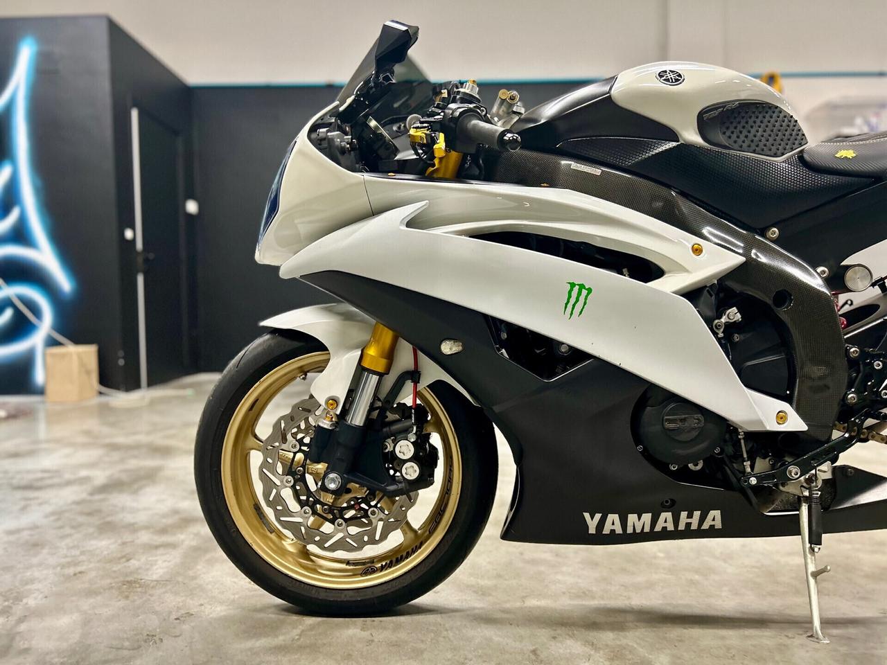 YAMAH YZF - R6 " MOTO TAGLIANDATA E PRONTA ALL'USO "