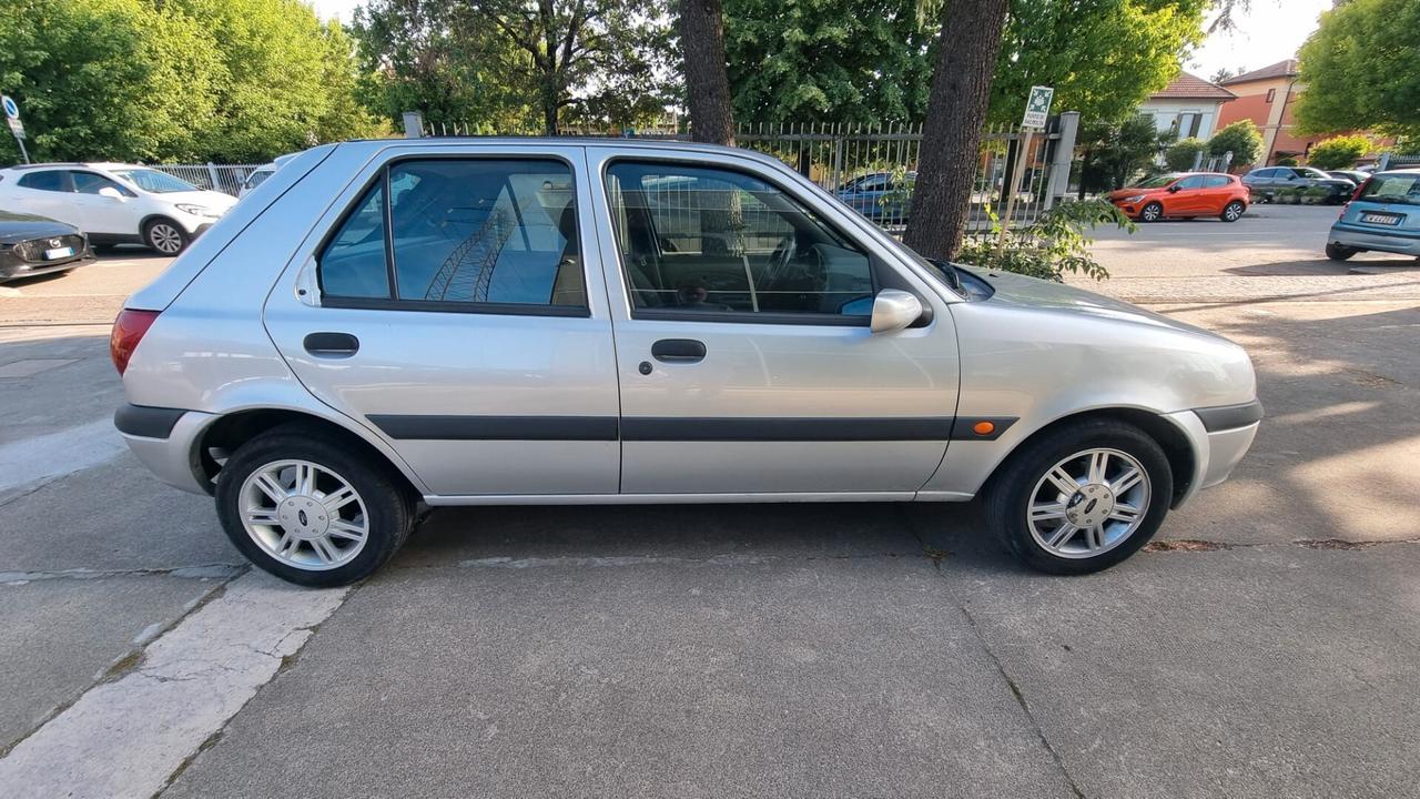 Ford Fiesta 1.2i 16V cat 5 porte Ghia