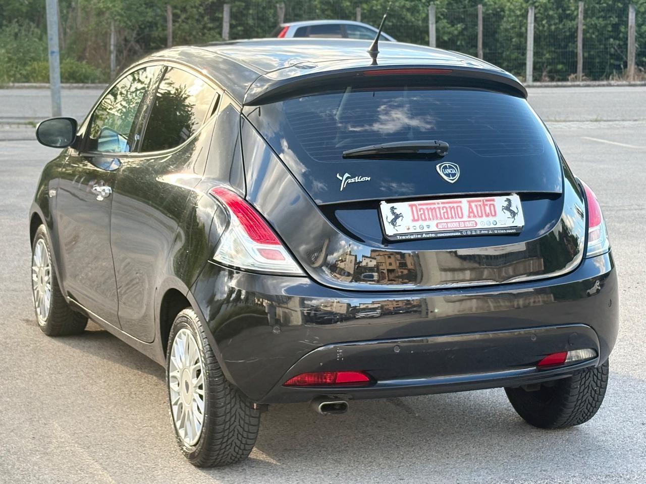 Lancia Ypsilon 1.2 69 CV 5P Gold UCONNECT Blue&Me
