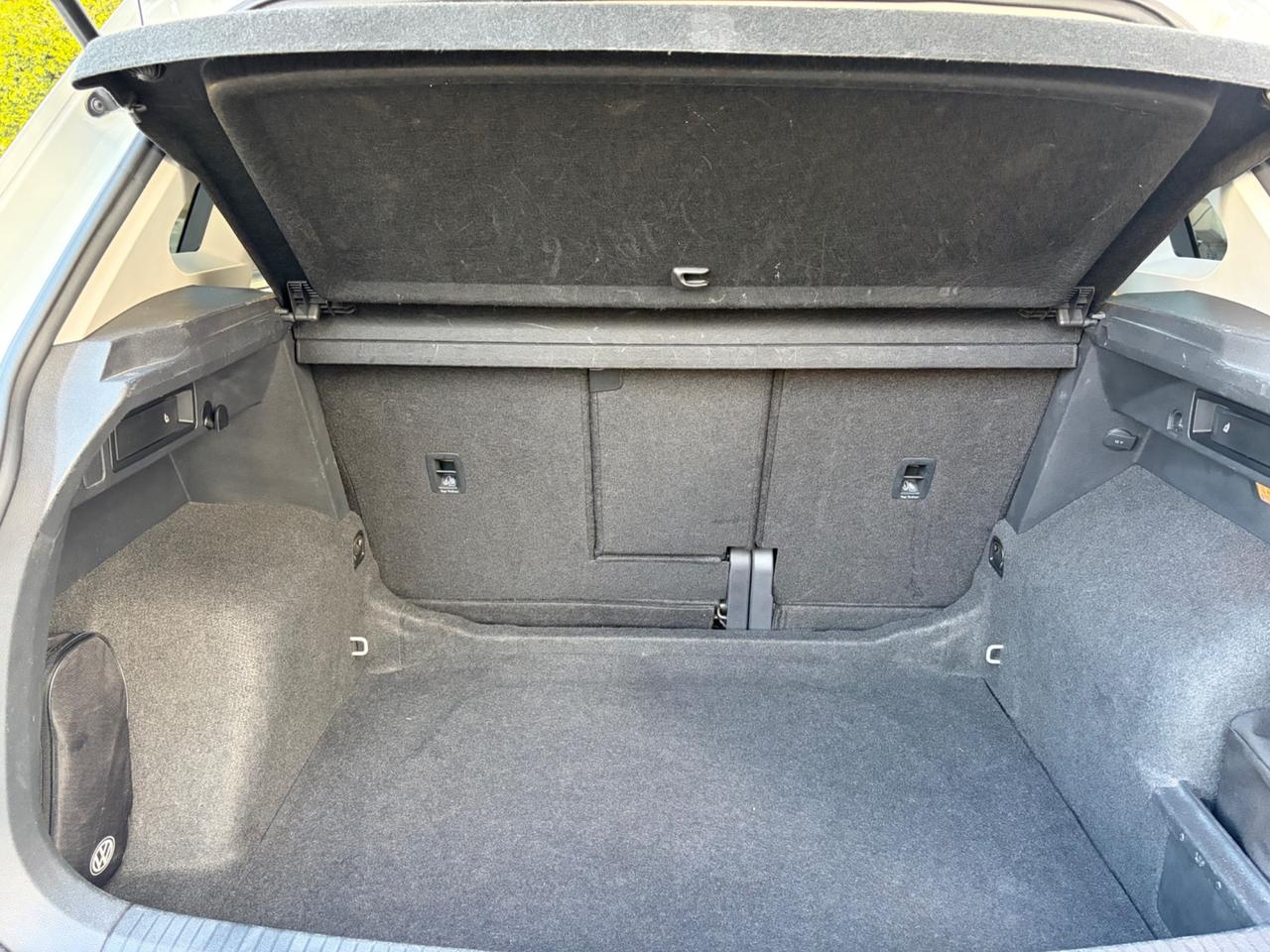 Volkswagen Tiguan 1.6 TDI R-Line strafull !!!