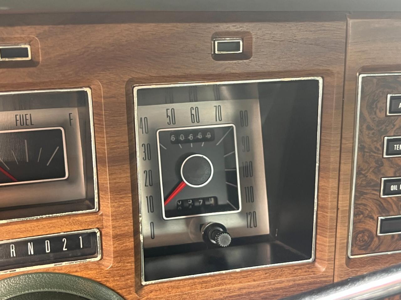 Lincoln Continental Mark IV