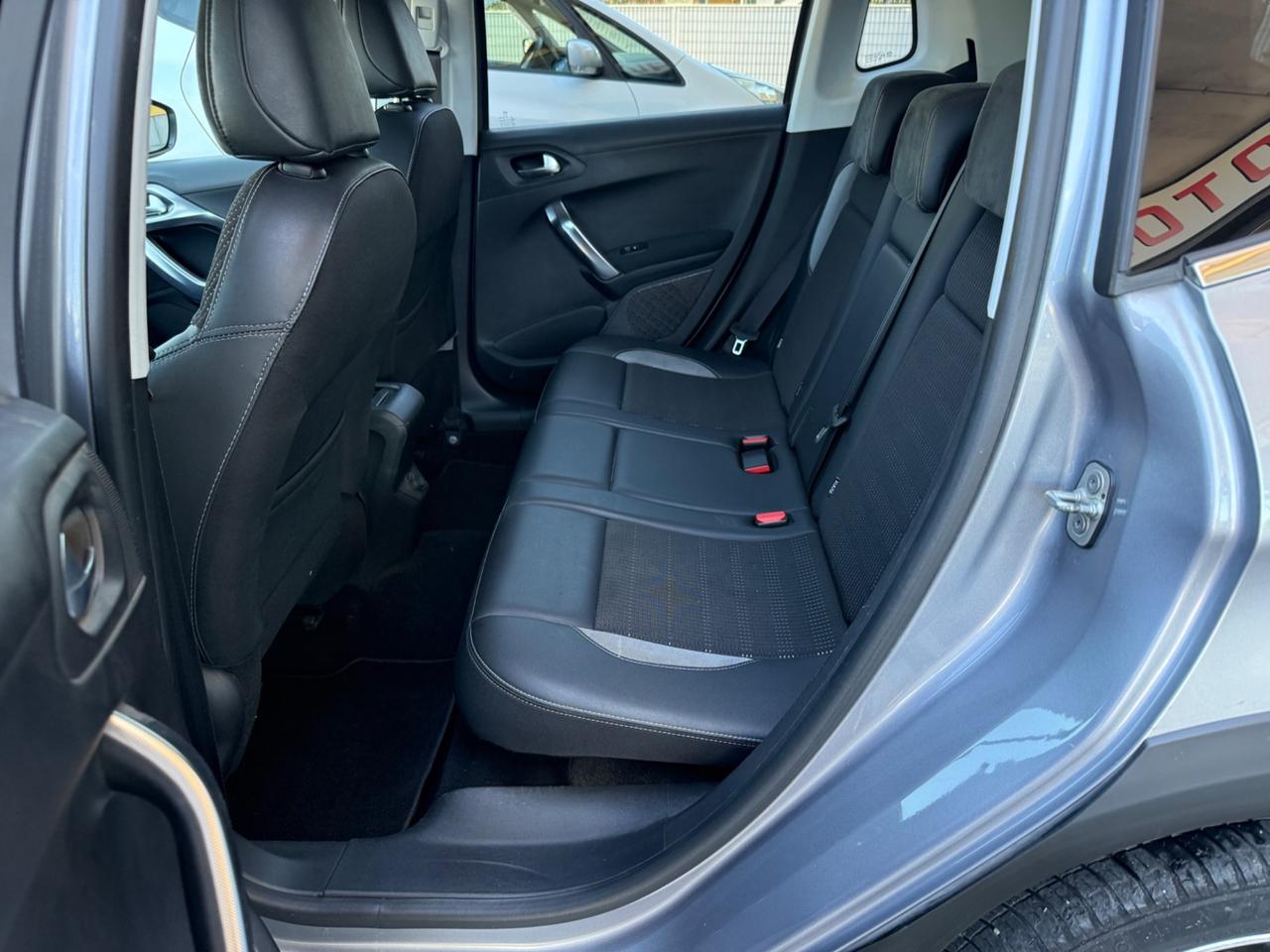 Peugeot 2008 BlueHDi 100 S&S Black Matt