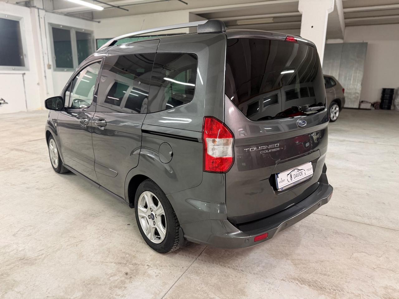 Ford Tourneo Courier 1.5 TDCI 95 CV Titanium