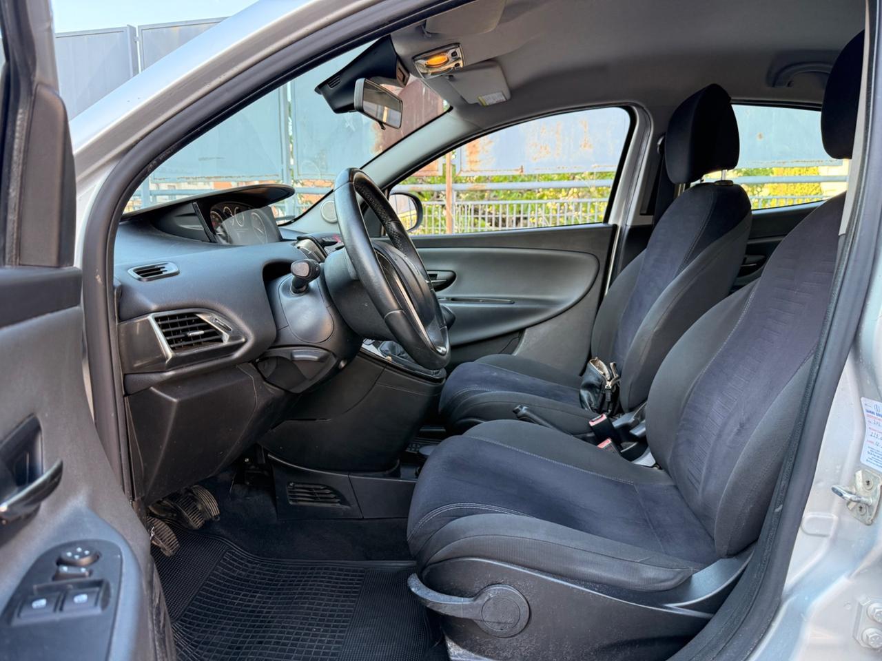 New Lancia Ypsilon 1.2benz 5portGPL Gold Full Perfett