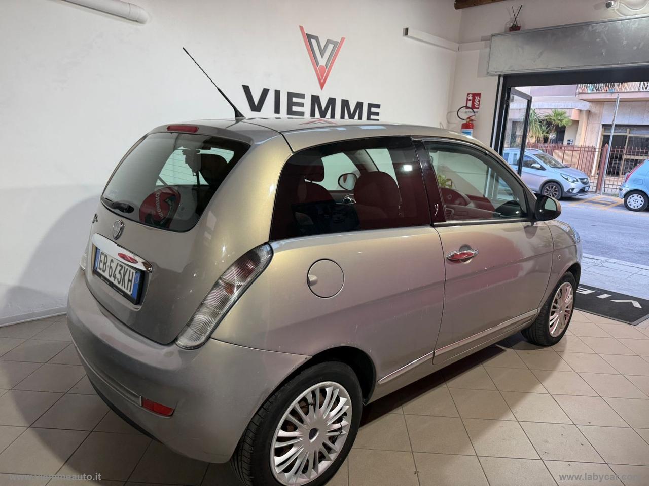 LANCIA Ypsilon 1.3 MJT 75 CV Versus
