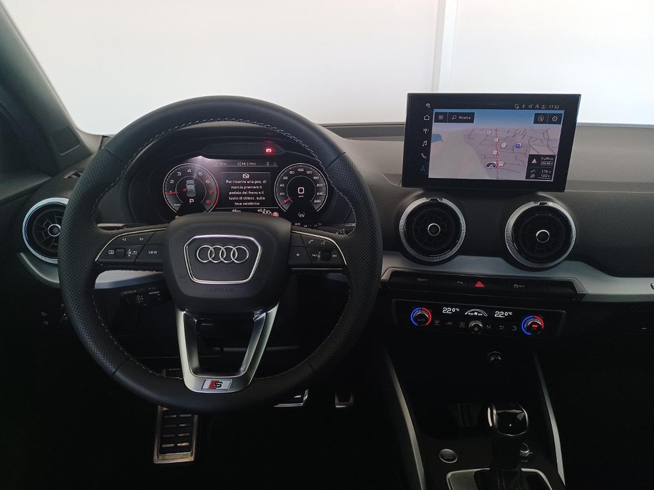 Audi Q2 35 1.5 tfsi identity black s-tronic