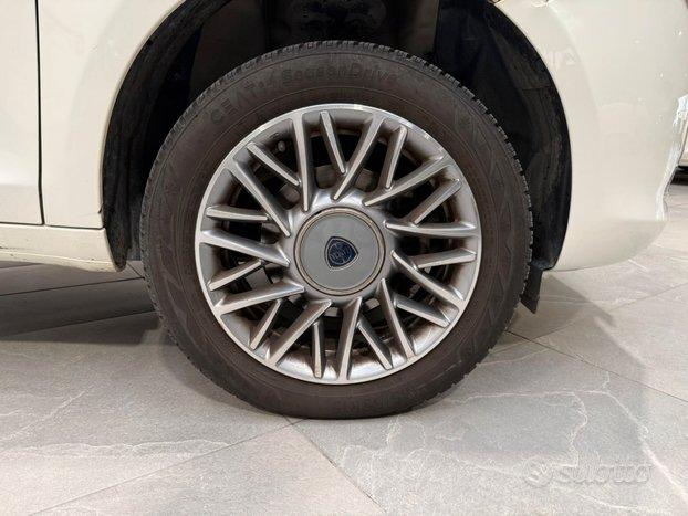 Lancia Ypsilon 0.9 TwinAir 85 CV 5 porte Metano Ec