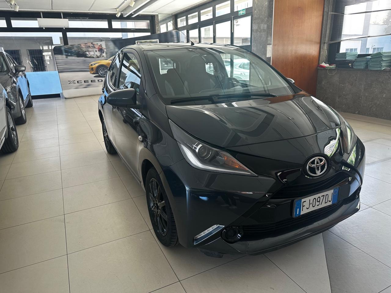 Toyota Aygo 1.0 VVT-i 69 CV 5 porte x-cite