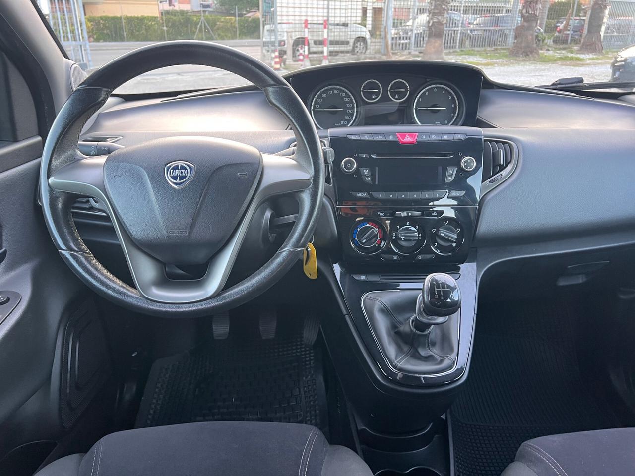 Lancia Ypsilon 1.2 69 CV 5 porte S&S Platinum