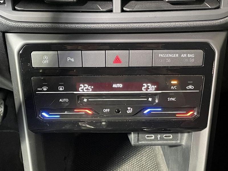 Volkswagen T-Cross T-Cross 1.0 TSI 95cv in configurazione R-LINE