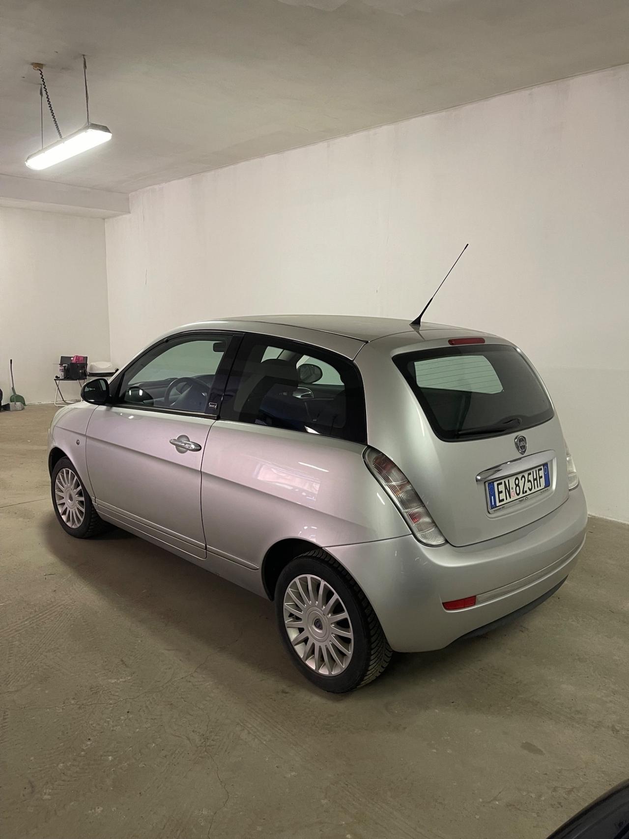 Lancia Ypsilon 1.2 69 CV 5 porte S&S Platinum