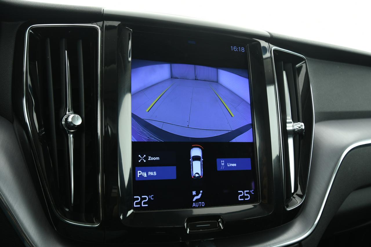 VOLVO XC60 2.0 b4 Momentum Pro awd auto CAMERA+APP CONNECT