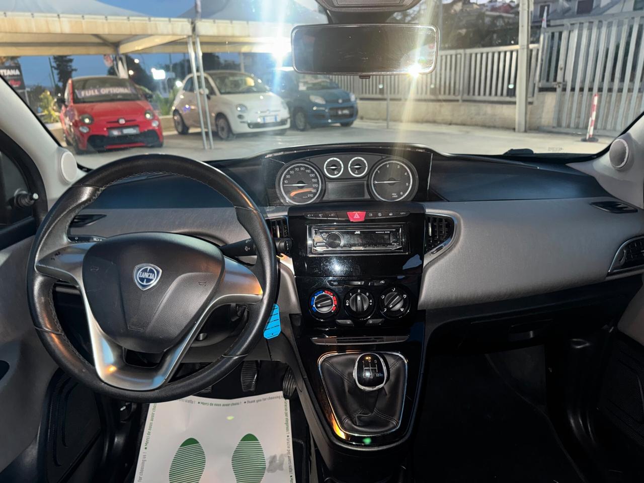 Lancia Ypsilon 1.3 MJT 75 CV Unyca