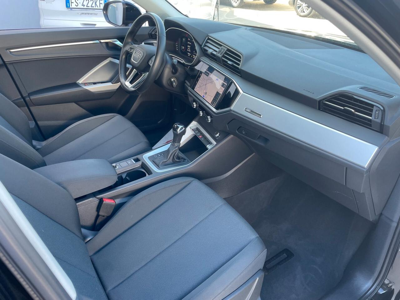 Audi Q3 35 TDI S tronic Business