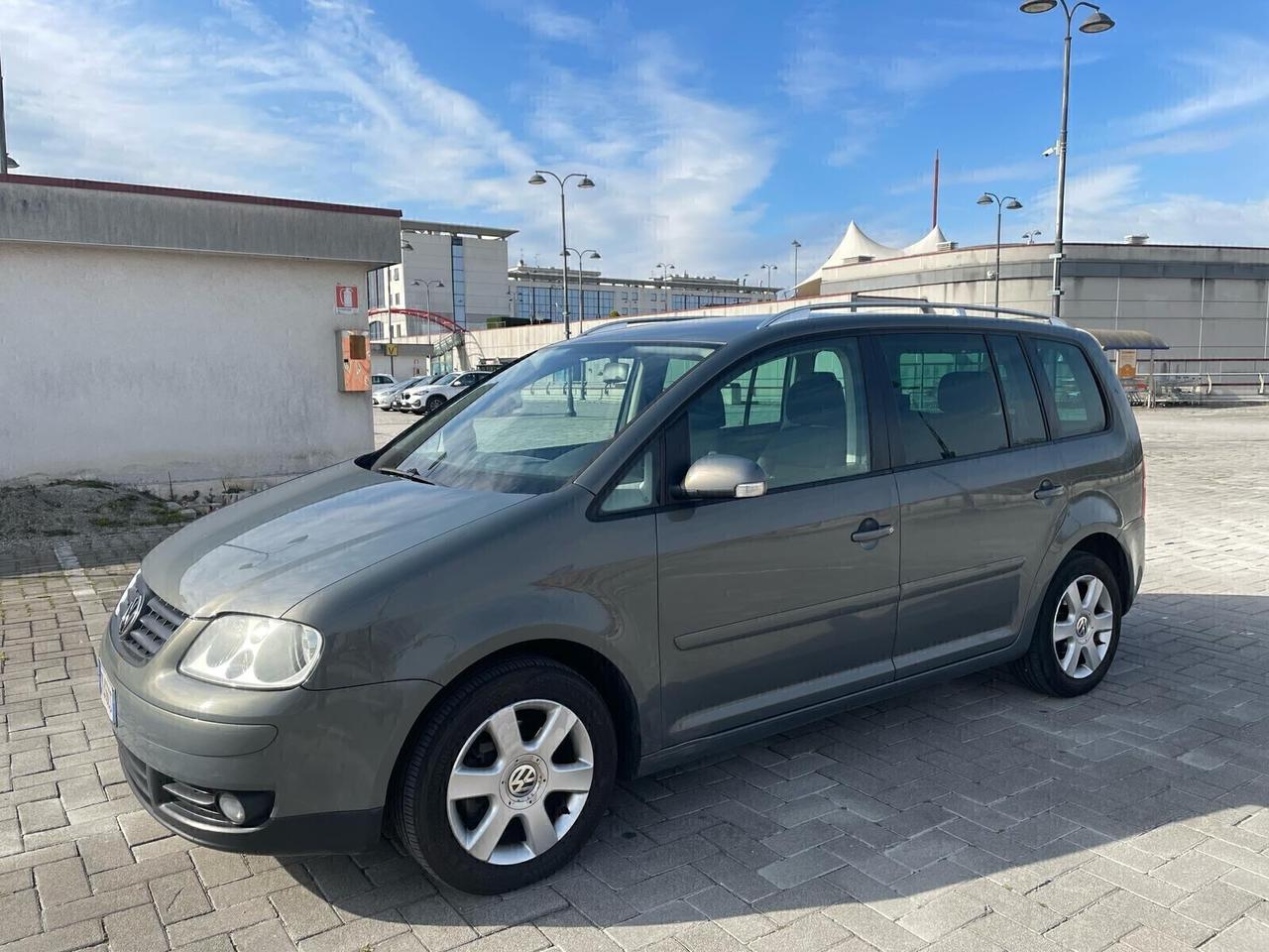 Volkswagen Touran 1.6 16V FSI Highline UNI.PRO 12 MESI GARANZIA