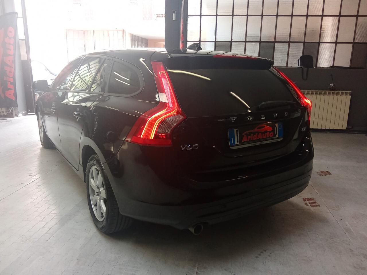 Volvo V60 D2 R-design