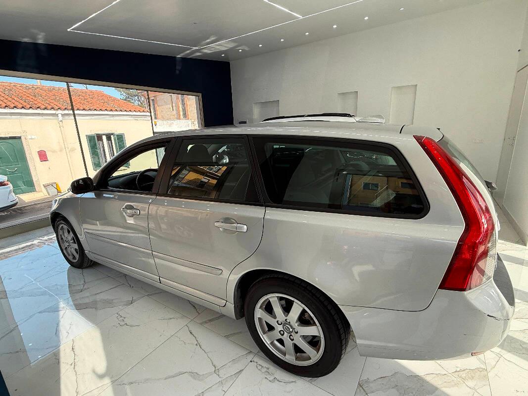Volvo V50 VOLVO V50 2.0d Momentum powershift