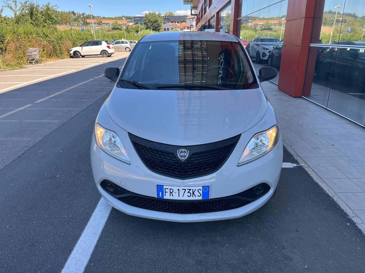 Lancia Ypsilon 0.9 TwinAir 85 CV 5 porte Metano Ecochic Platinum