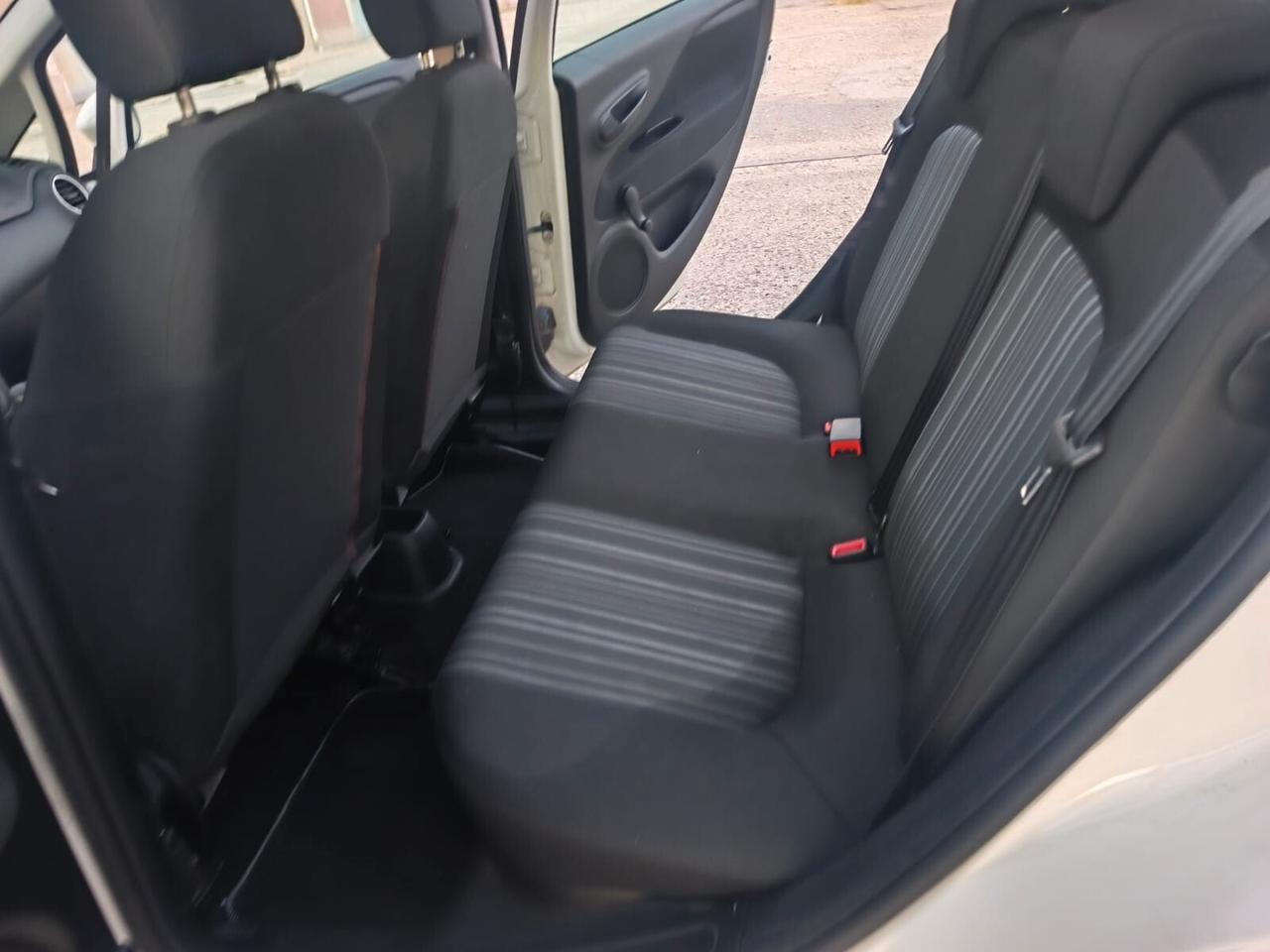 Fiat Punto 2011----1.2 Benzina Neopatentati