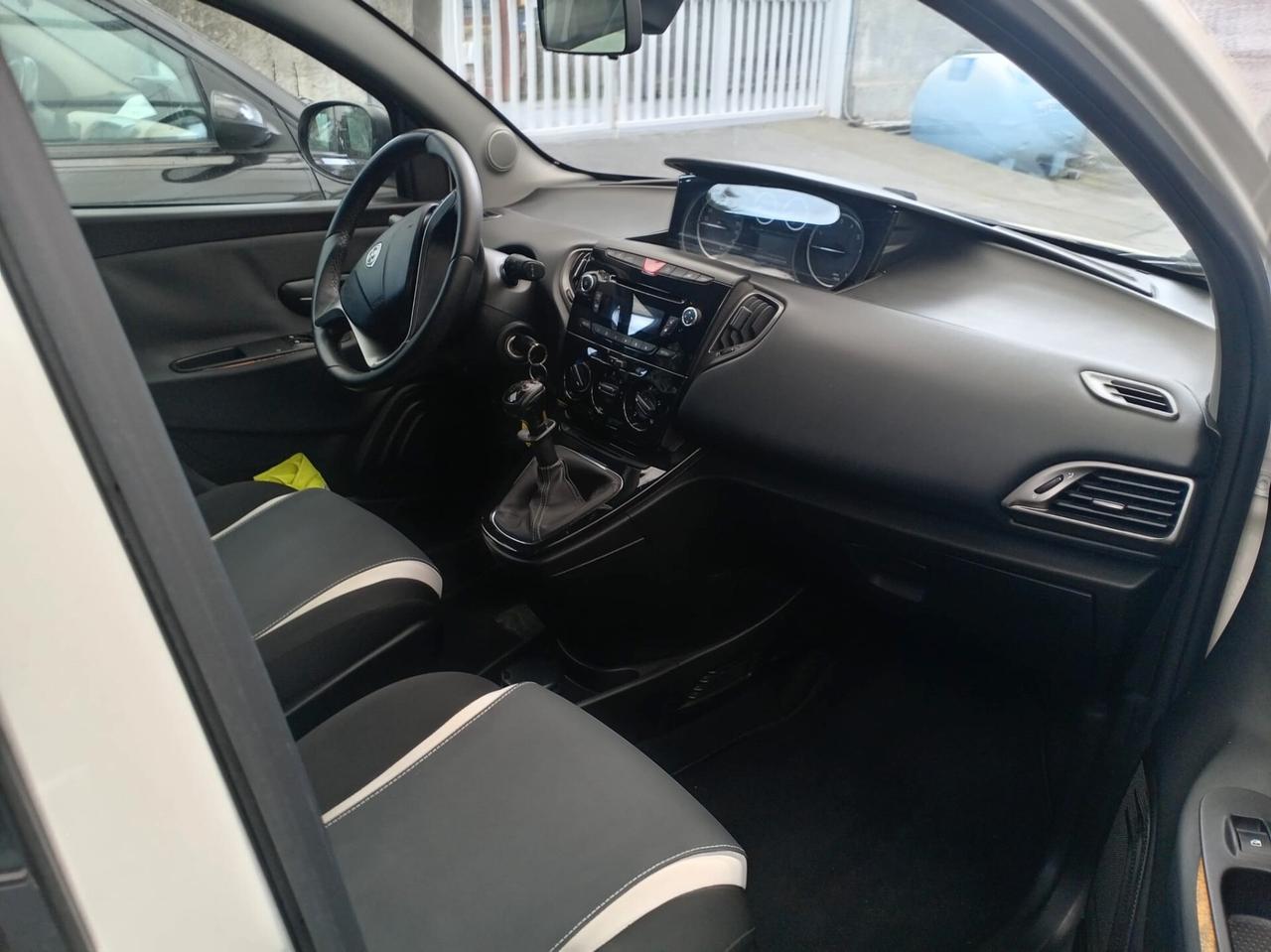 Lancia Ypsilon 1.2 69 CV 5 porte S&S Platinum