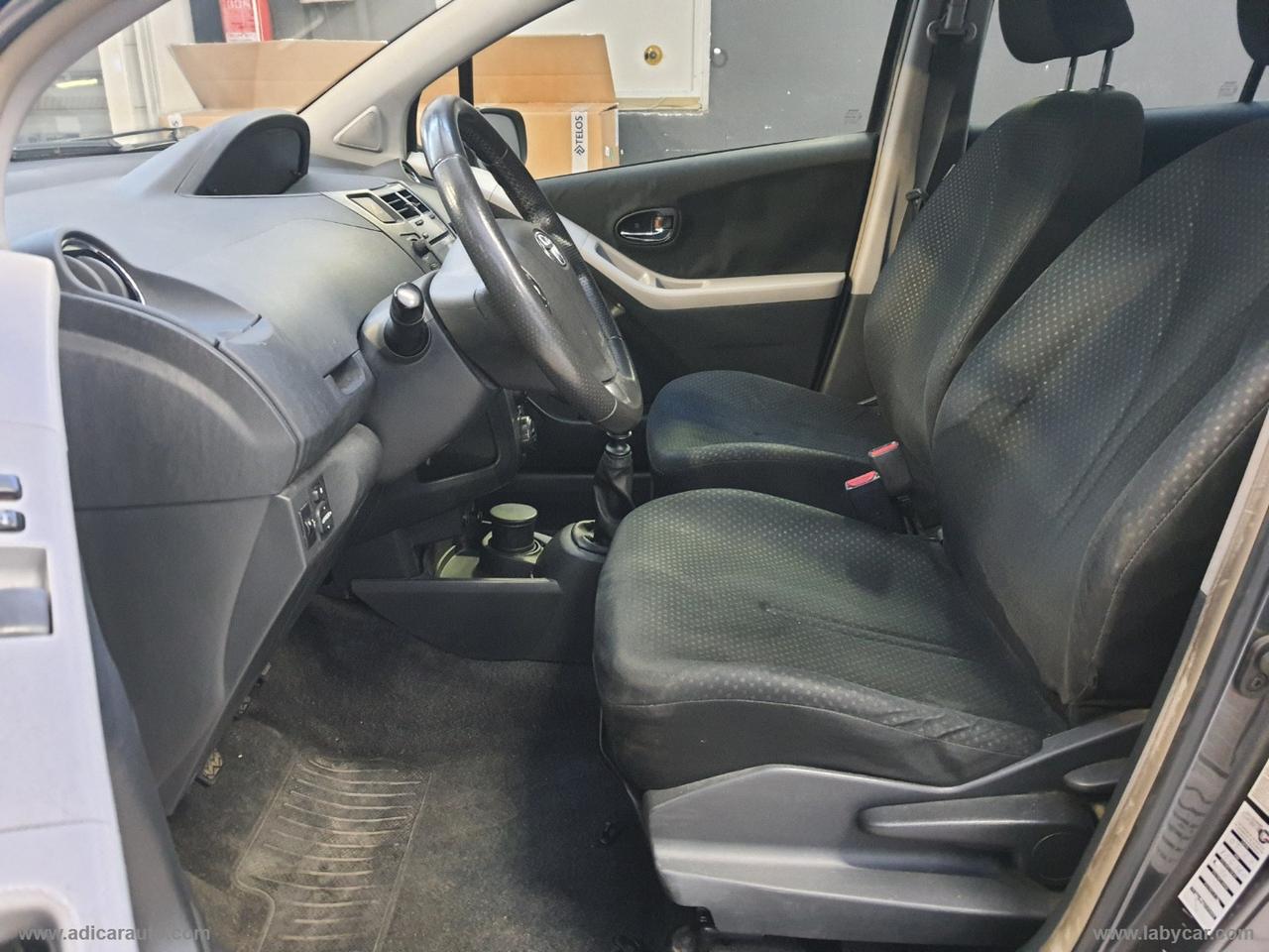 TOYOTA Yaris 1.3 5p. Sol